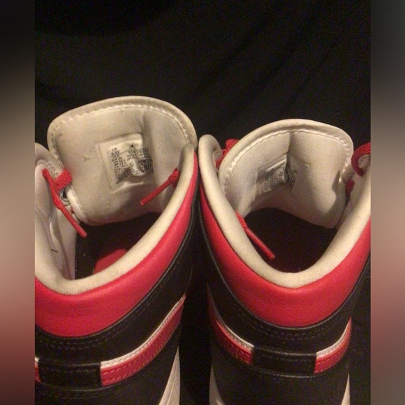 Big kids Jordan 1 Mid Very Berry (GS) - Picture 5 of 9